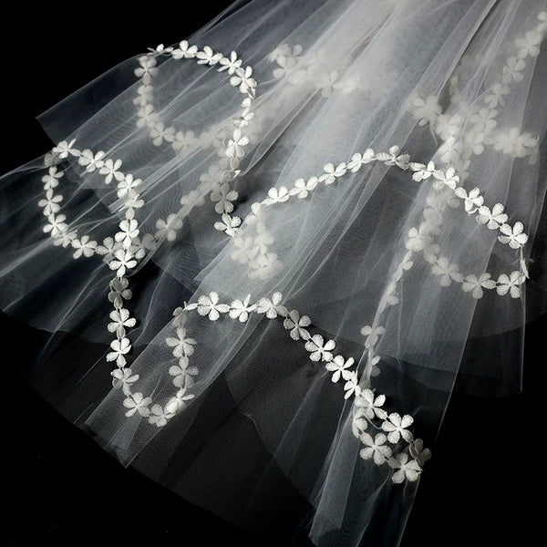 Elegant Wedding Veil Hair Accessory - Image 5