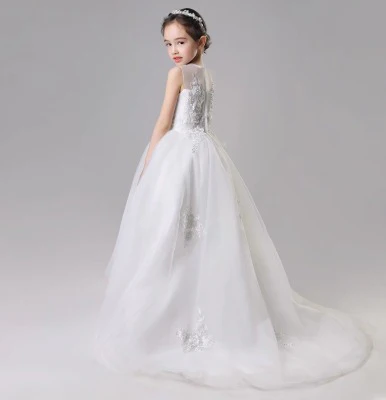 Exquisite Princess Wedding Dress: Noble Tulle Gown for Piano Performances - Image 9