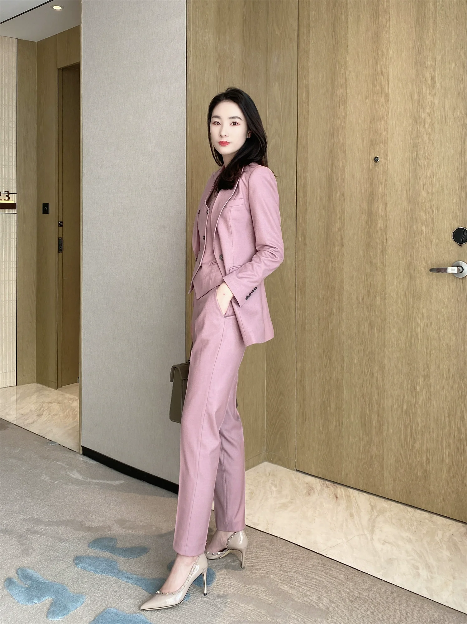 Fuchsia Ice Rose Powder Women's Slim Fit 3-Piece Suit Set - Image 3