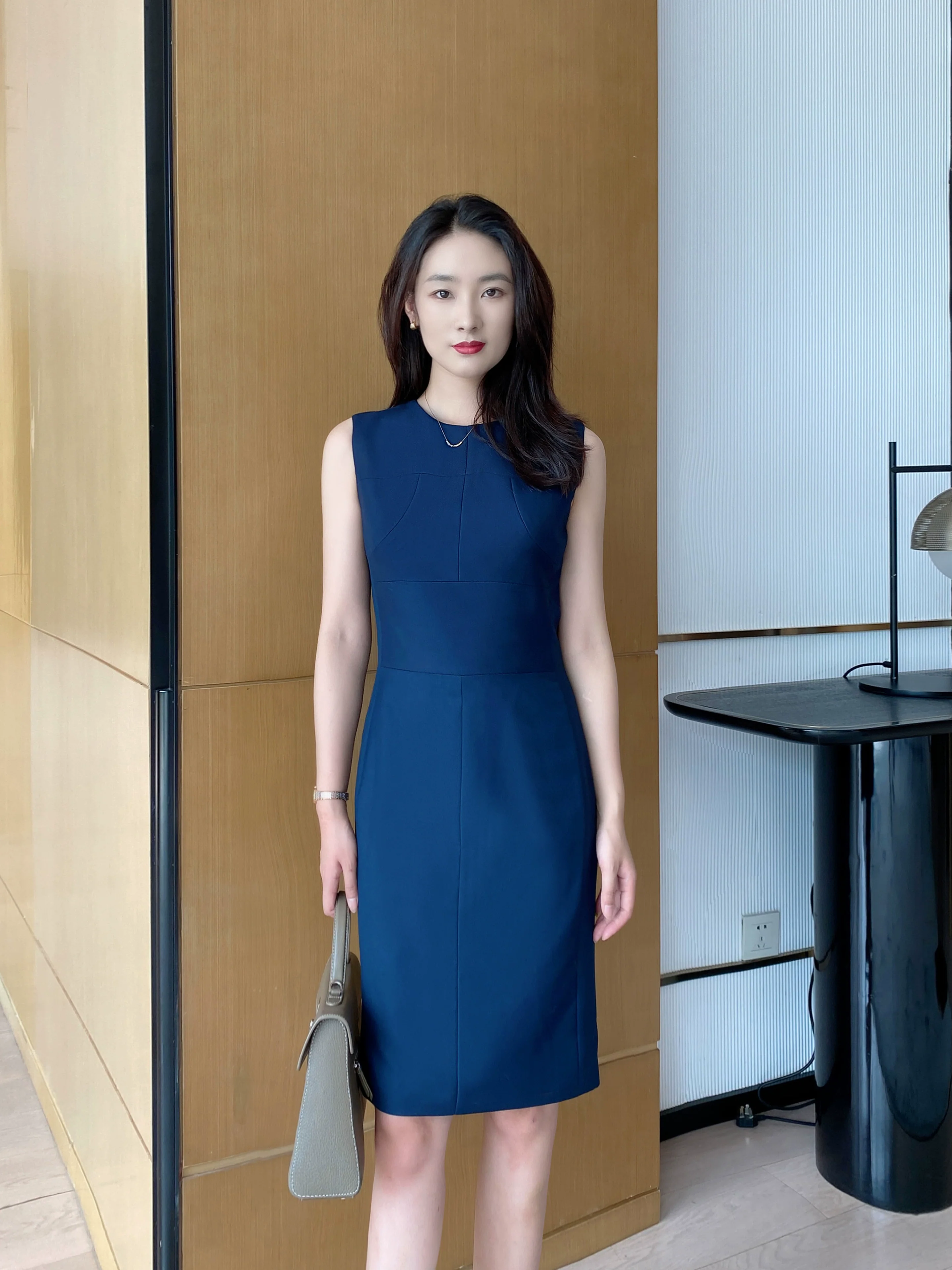 Hidden Green Sleeveless Autumn Dress for Women – Elegant Fit - Image 4