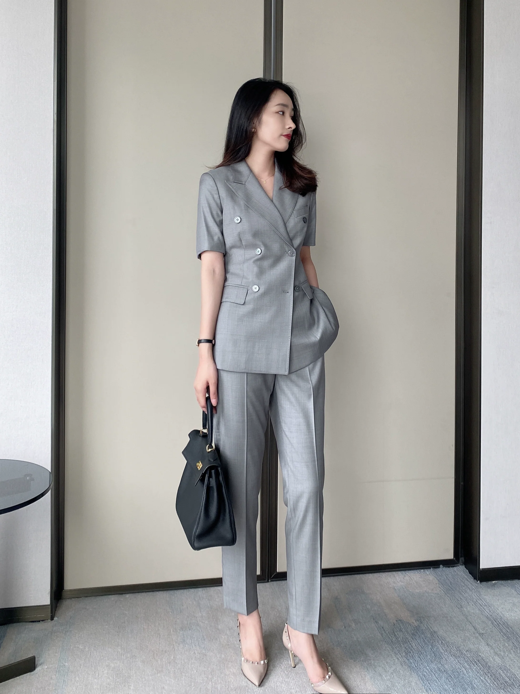 High-End Light Grey Short‑Sleeve Summer Suit Set for Office - Image 4