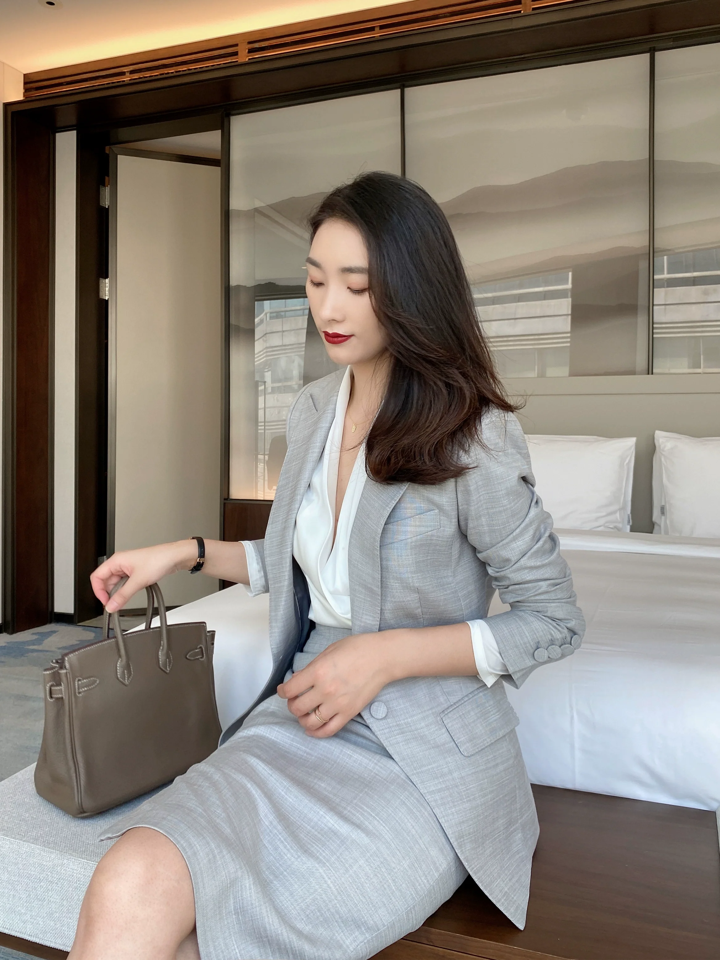 Light Grey Autumn Classic Suit – Fitted Jacket & Hip‑Accented Skirt - Image 3