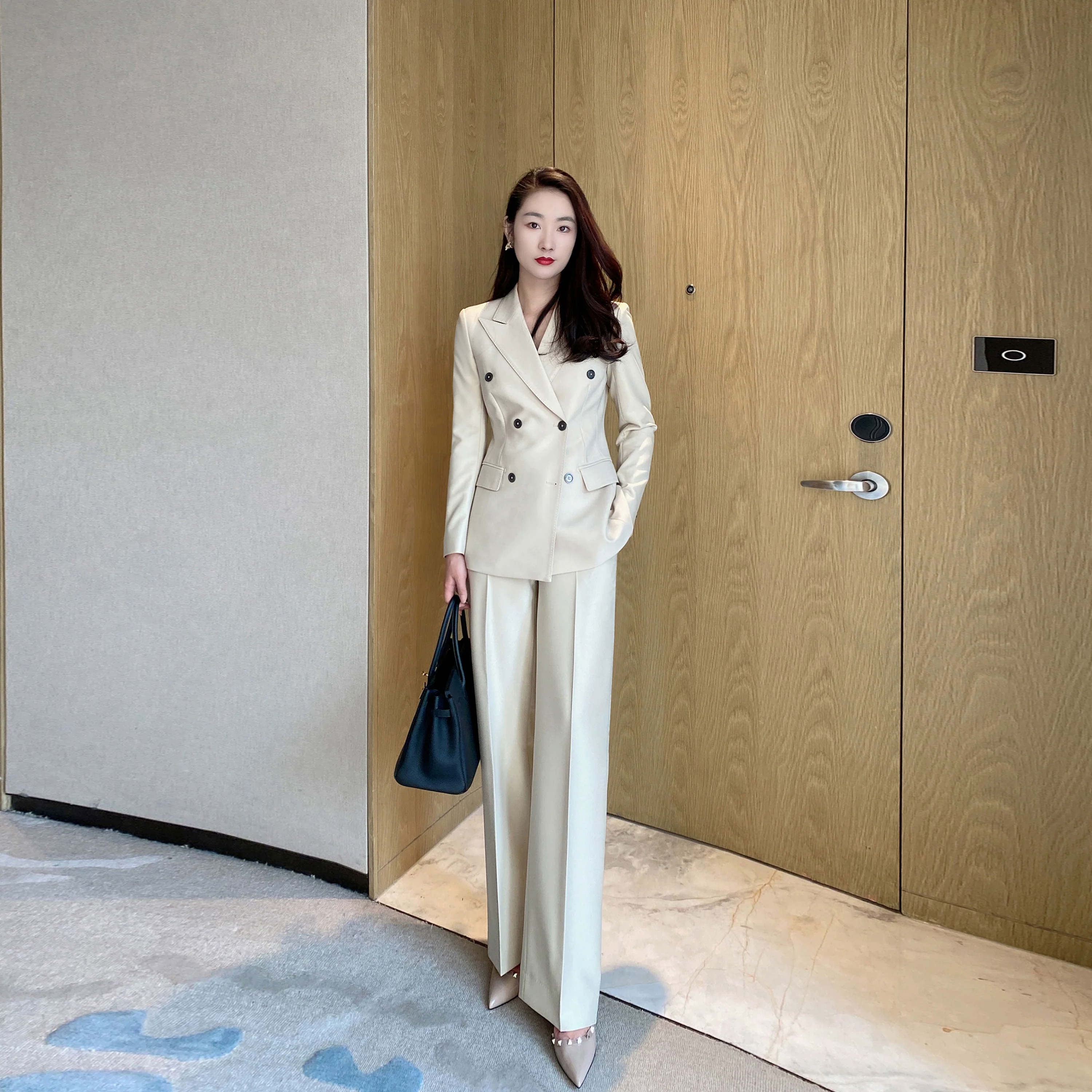Off-White Classic Autumn Suit Set for Office – Loose Straight Fit - Image 6