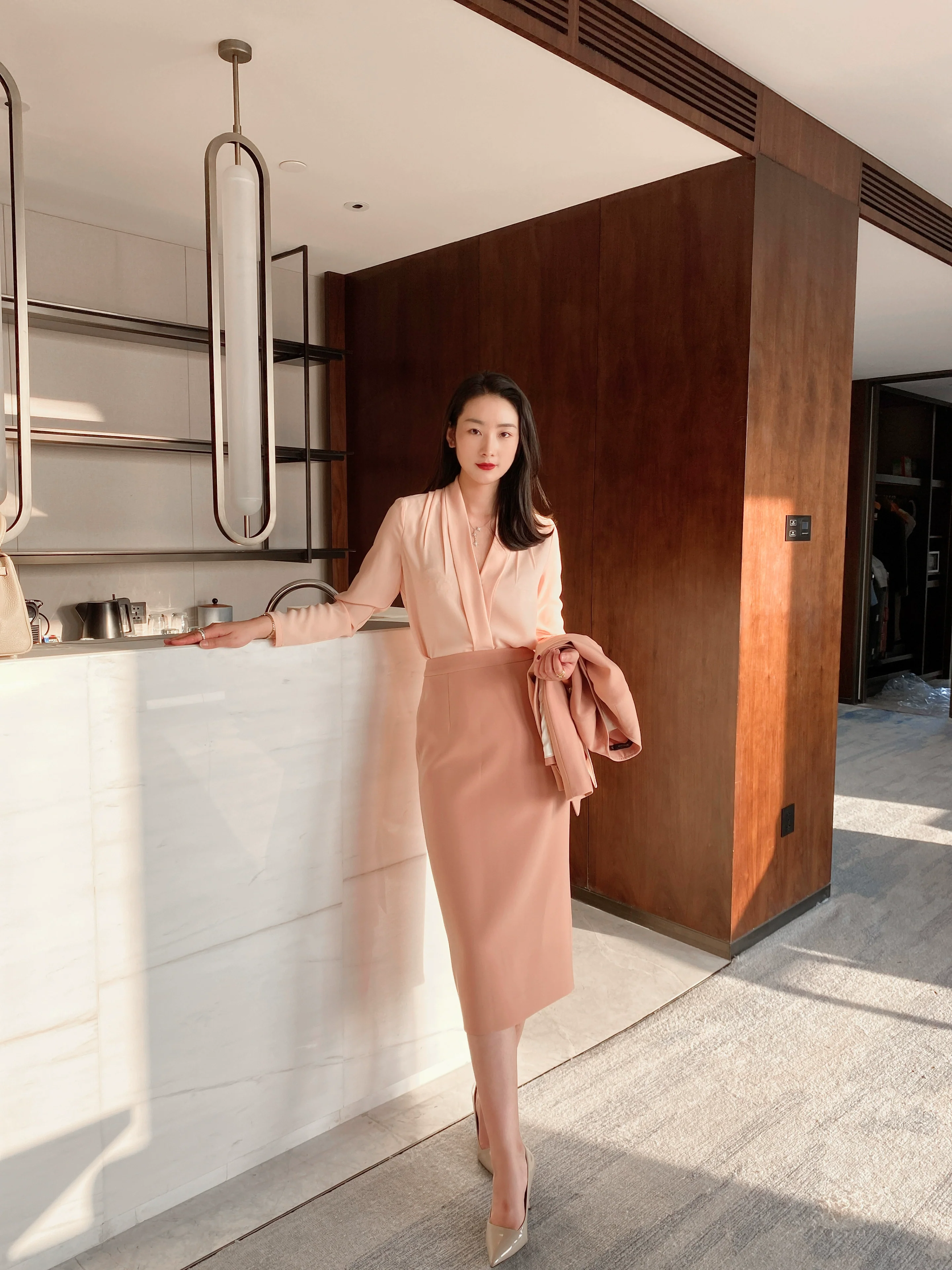 Spring Fuchsia Long-Sleeve V-Neck Loose Fit Elegant Women's Shirt - Image 3