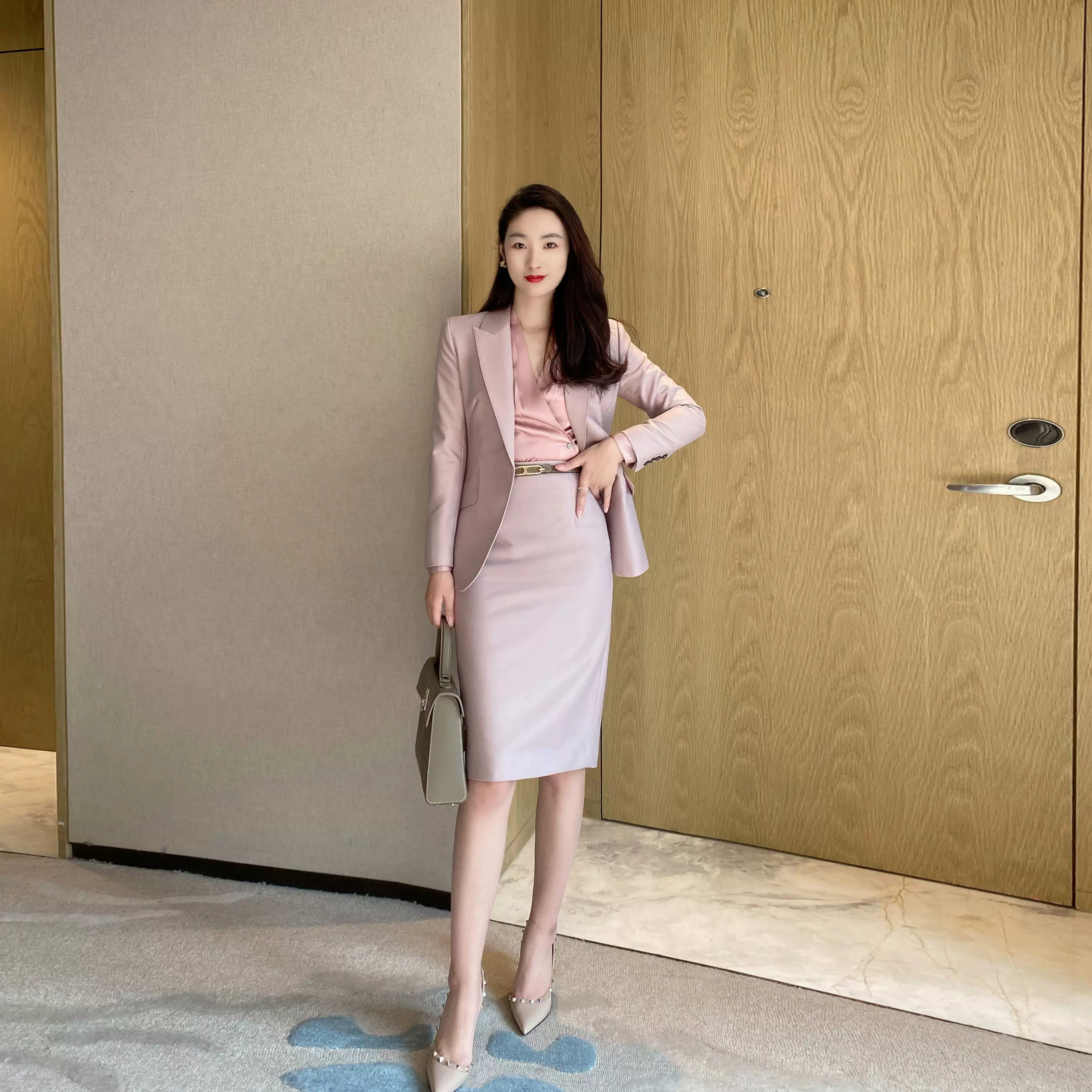 Spring Fuchsia Slim Fit Classic Suit Set with Hip Accents - Image 4
