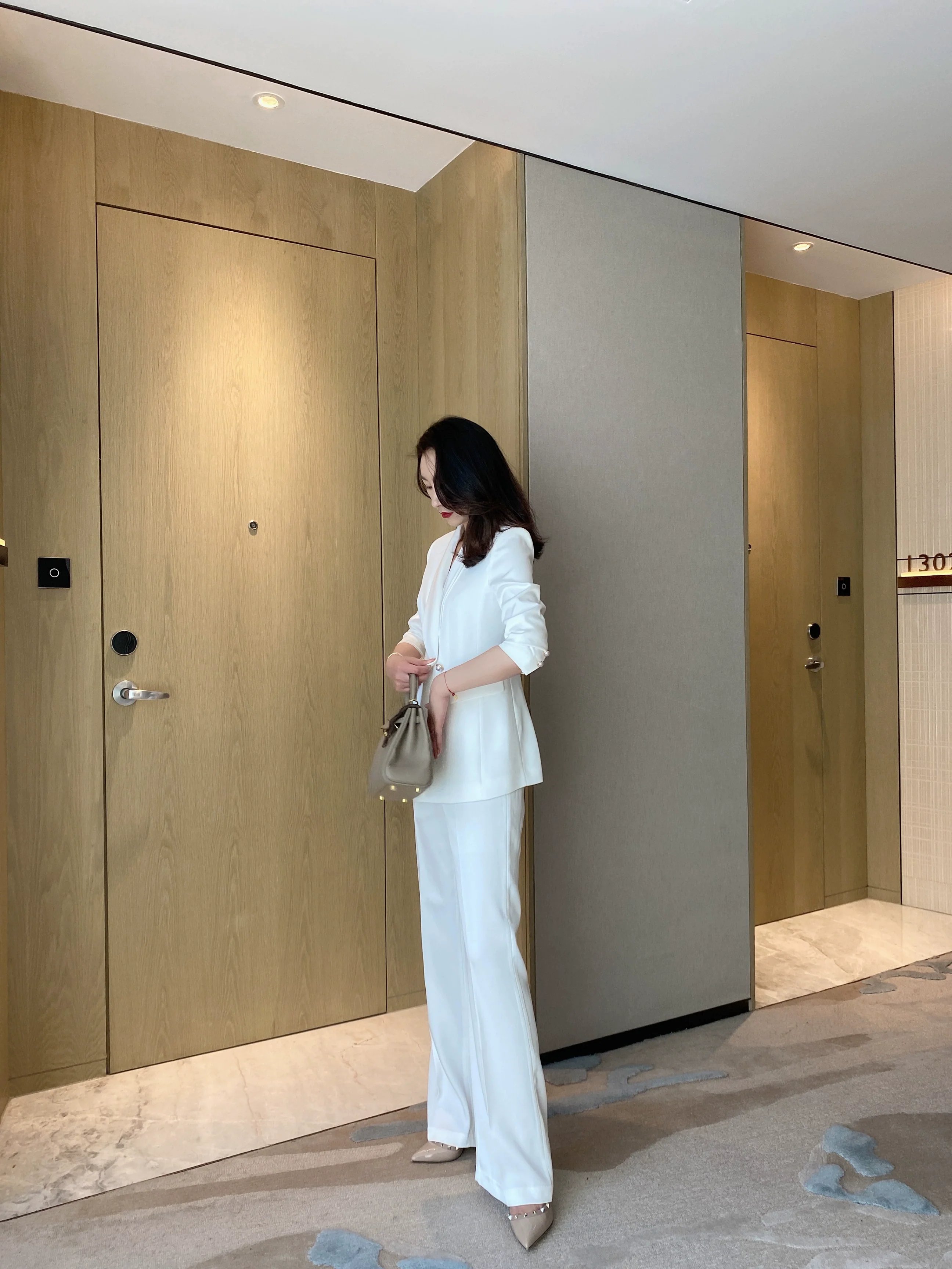 Summer Light White Classic Suit Jacket with Fitted Trousers - Image 3