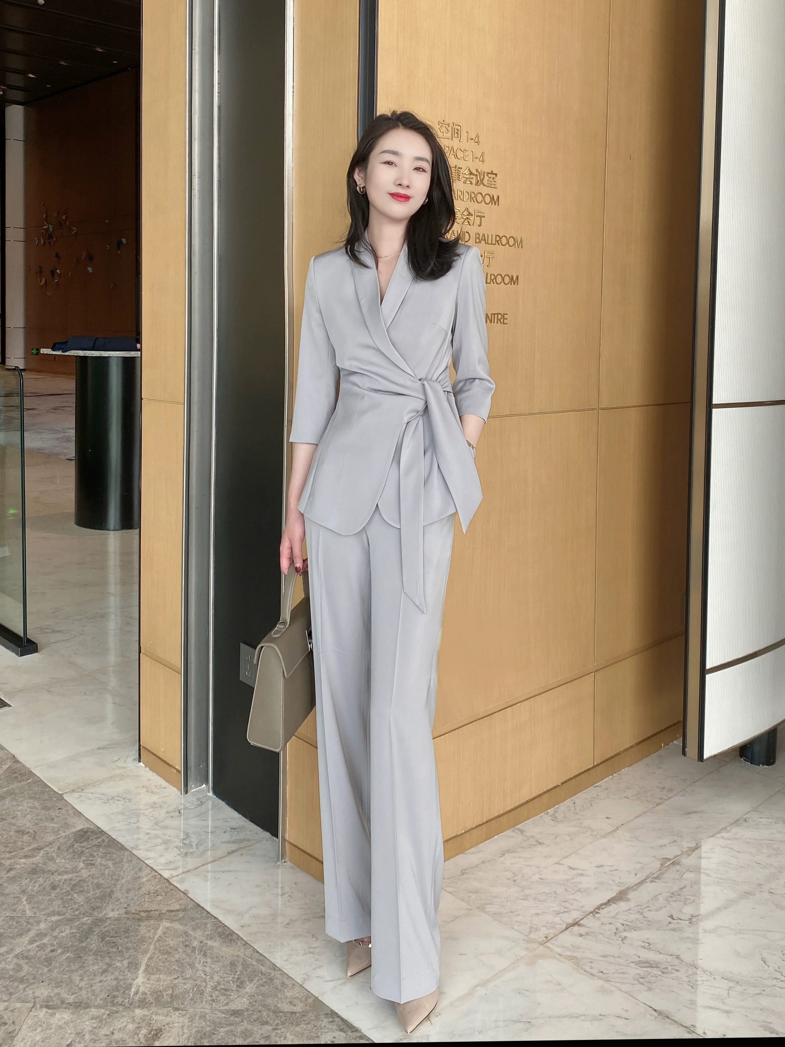 Summer Soft Fitted Suit with Brace and Loose Straight Trousers - Image 6