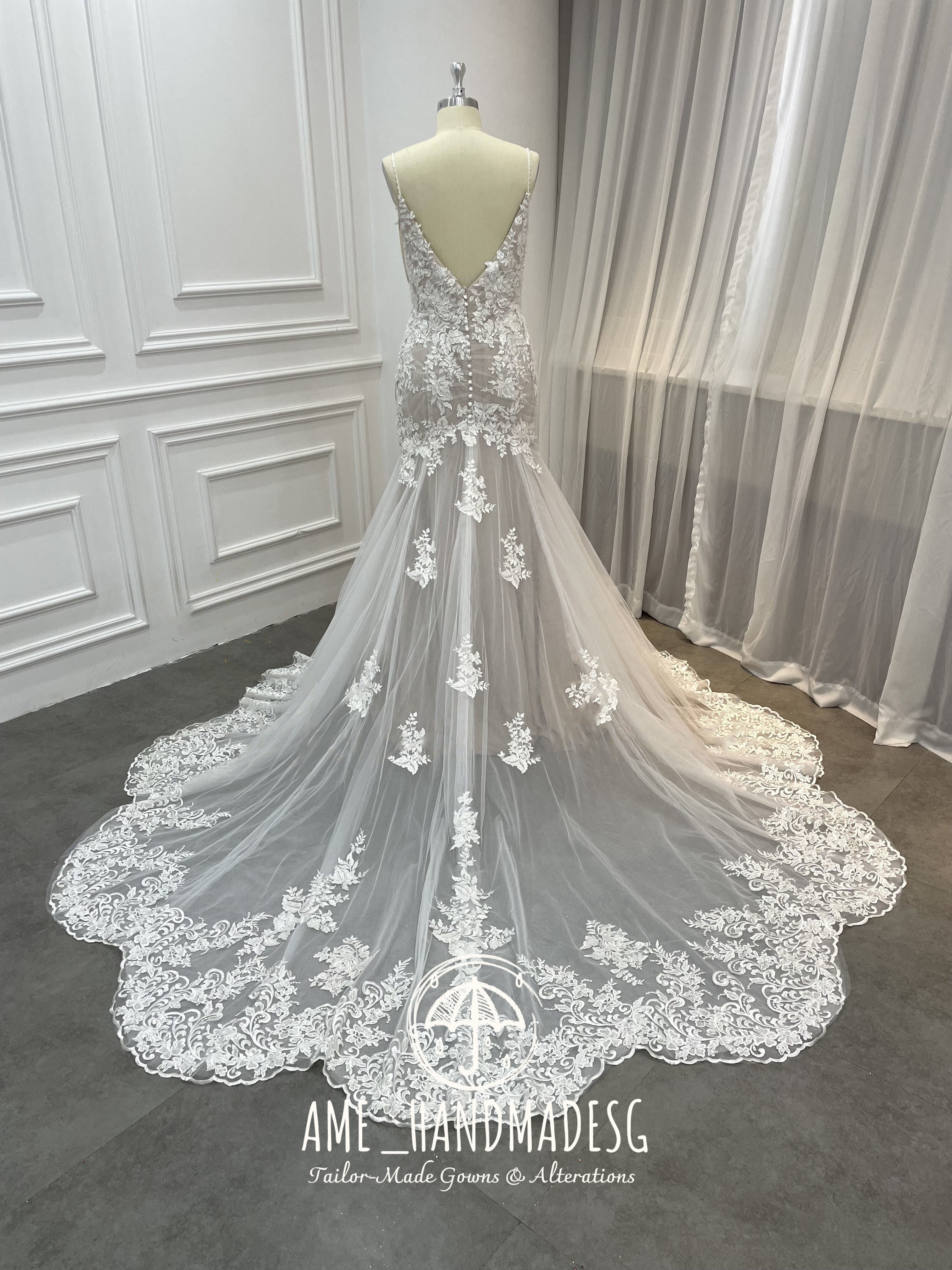 Enchanted Bloom Lace Mermaid Gown with Scalloped Train - Image 2