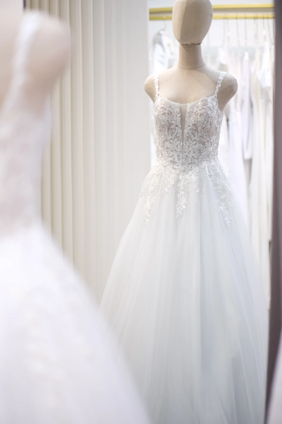 Wedding bridal premium fabric half aplique lace with beaded - Image 3