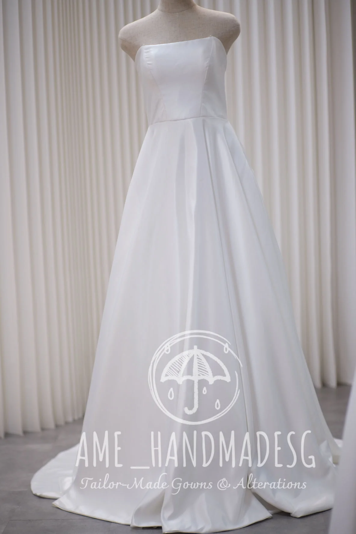 Lux Plain Pleated Size L Wedding Gown | Ready-to-Wear - Image 6